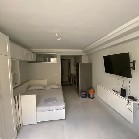 Minimalist Studio Behind Hilton Hotel Athén Kültér fotó
