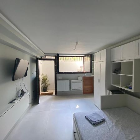 Minimalist Studio Behind Hilton Hotel Athén Kültér fotó